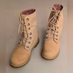 Timberland Earthkeepers with Antifatigue Technology Women's Beige Boots. Size 8